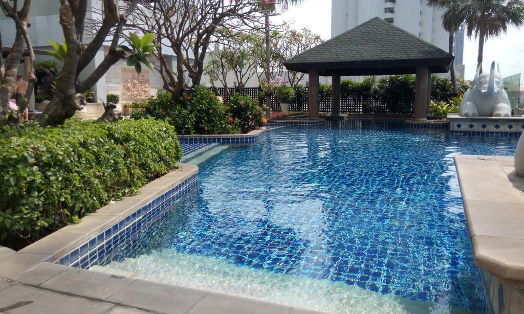 Baan Sathorn Riverfront Бангкок Екстер'єр фото