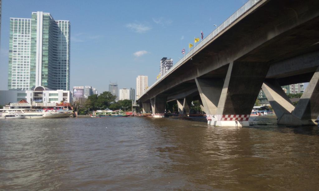 Baan Sathorn Riverfront Бангкок Номер фото