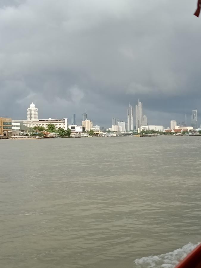 Baan Sathorn Riverfront Бангкок Екстер'єр фото