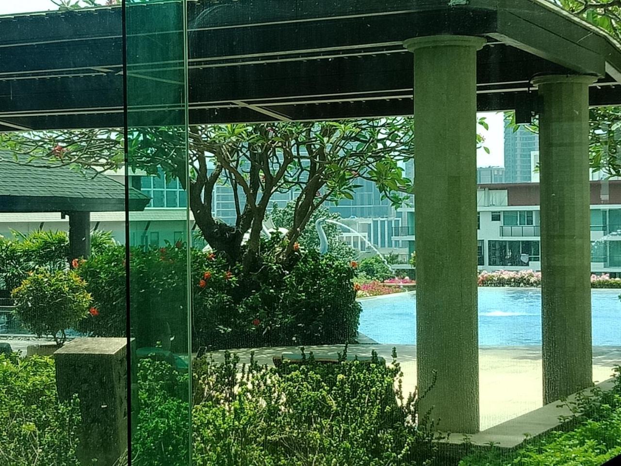 Baan Sathorn Riverfront Бангкок Екстер'єр фото